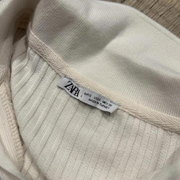 Zara Women's Short Sleeve Ribbed Polo Shirt Size Small Cream Color Cozy Fall - Picture 2 of 2